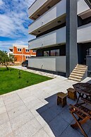 Exquisite Prestige Luxury Apartments With Shared Pool
