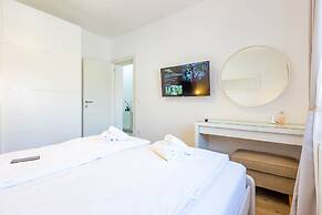 Exquisite Prestige Luxury Apartments With Shared Pool