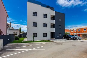 Exquisite Prestige Luxury Apartments With Shared Pool