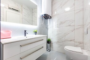 Exquisite Prestige Luxury Apartments With Shared Pool