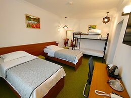 HOTEL COMAT DEVA