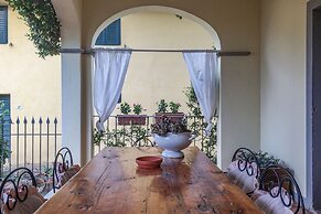 Francigena Loggia Apartment Shared Pool