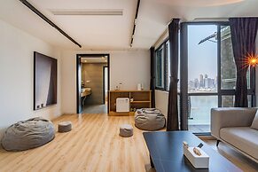 Nuanyu Apartment with River View & Drone Show View