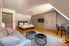 Roksoxhome Designer Boutique Apartment