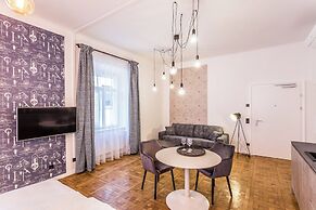 Roksoxhome Designer Boutique Apartment