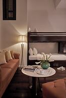 Nia Hotel