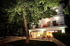 HOTEL ENA