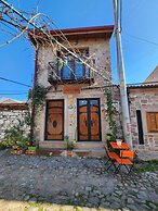 Azra Konuk Evi