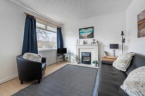 2 Bed Chalet - Sleeps 4 - River and Mountain Views