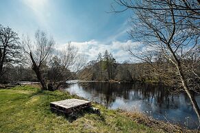 2 Bed Chalet - Sleeps 4 - River and Mountain Views