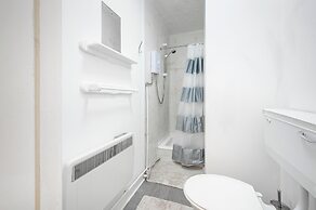 2 Bed Chalet - Sleeps 4 - River and Mountain Views