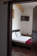River Hotel