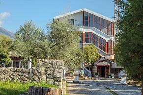 River Hotel