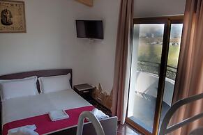 River Hotel