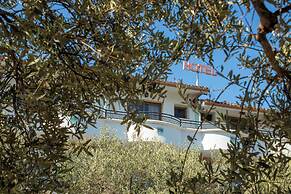River Hotel