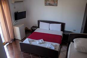 River Hotel