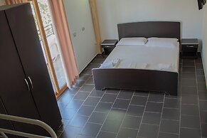 River Hotel
