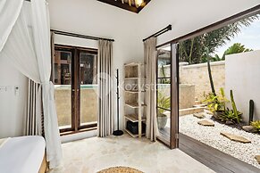 Dewandaru Villa by Kozystay - Canggu