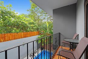 Suite 3 - Jaguar Beach & Pool 2 BR Condo
