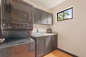 Suite 3 - Jaguar Beach & Pool 2 BR Condo