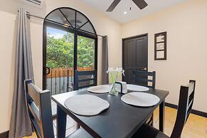 Suite 3 - Jaguar Beach & Pool 2 BR Condo
