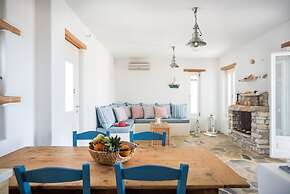 Seaside Villa- Island Living Paros-