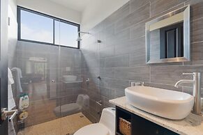 Suite 4 - Sloth Pool&Beach 3 BR Condo