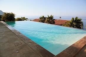 Stunning Tower, With Infinity Pool in Sicily