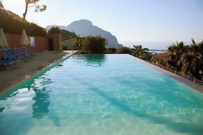 Stunning Tower, With Infinity Pool in Sicily