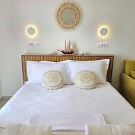 Ares Beachfront Luxury Rooms