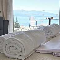 Ares Beachfront Luxury Rooms