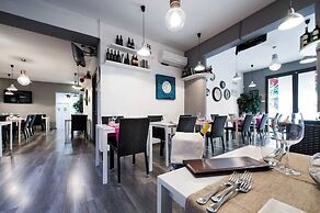 Leone Suite View & Restaurant