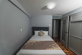 San Pedro Apartments