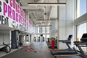 New Hotel Moxy Montreal Downtown