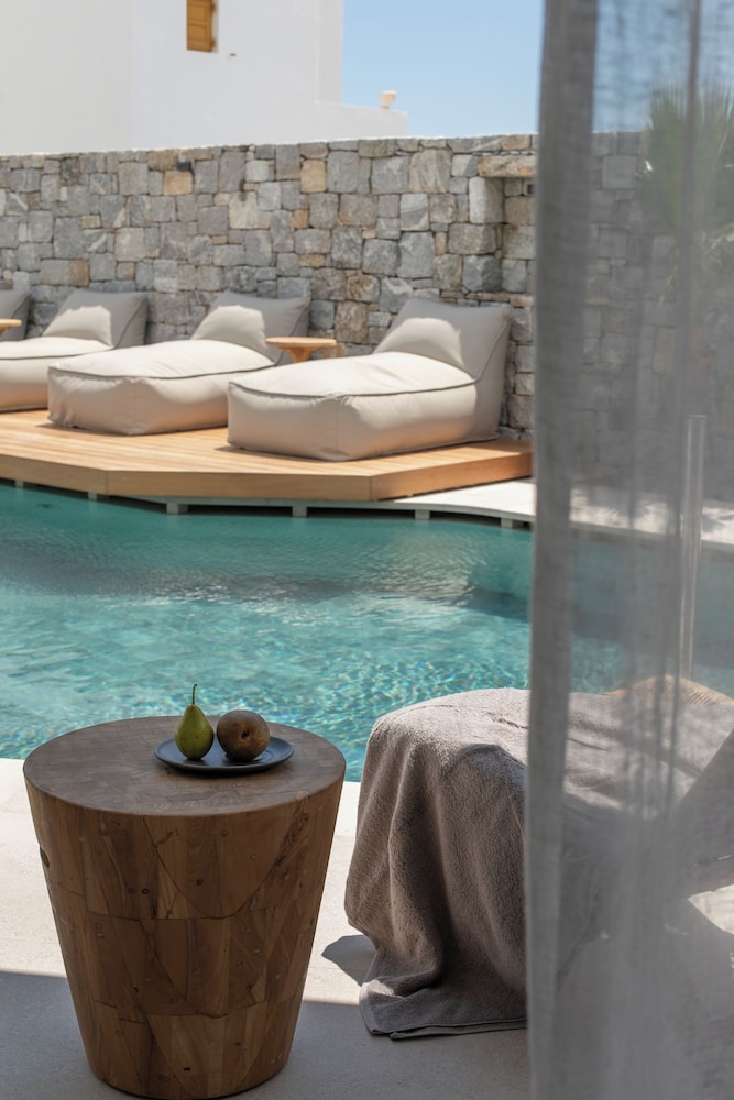 Nuca Mykonos