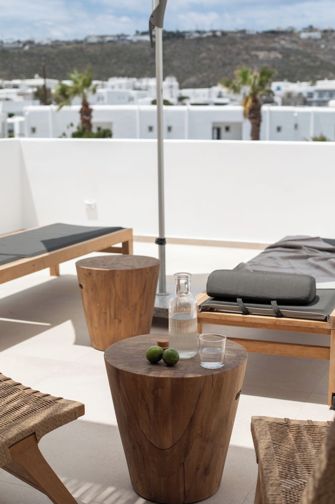 Nuca Mykonos