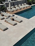 Nuca Mykonos