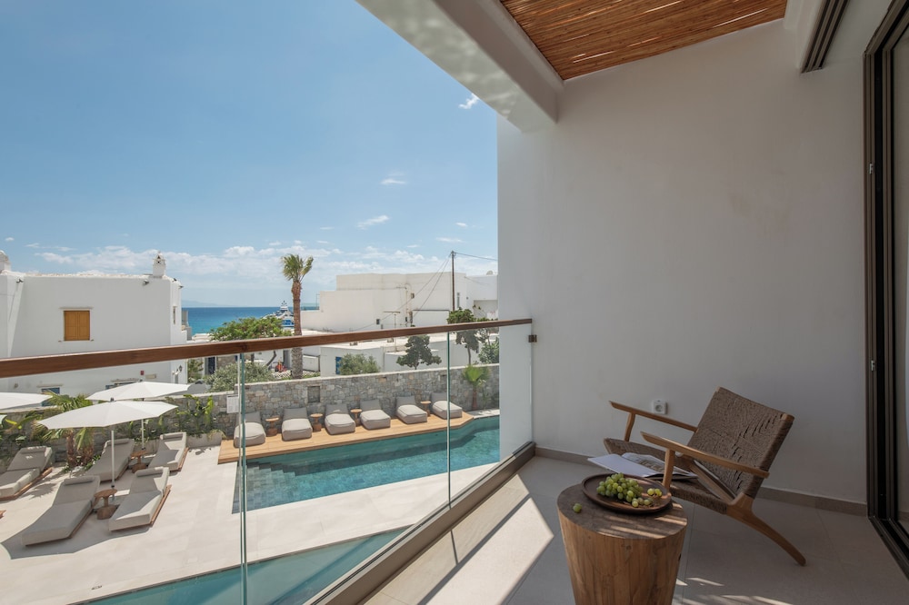 Nuca Mykonos