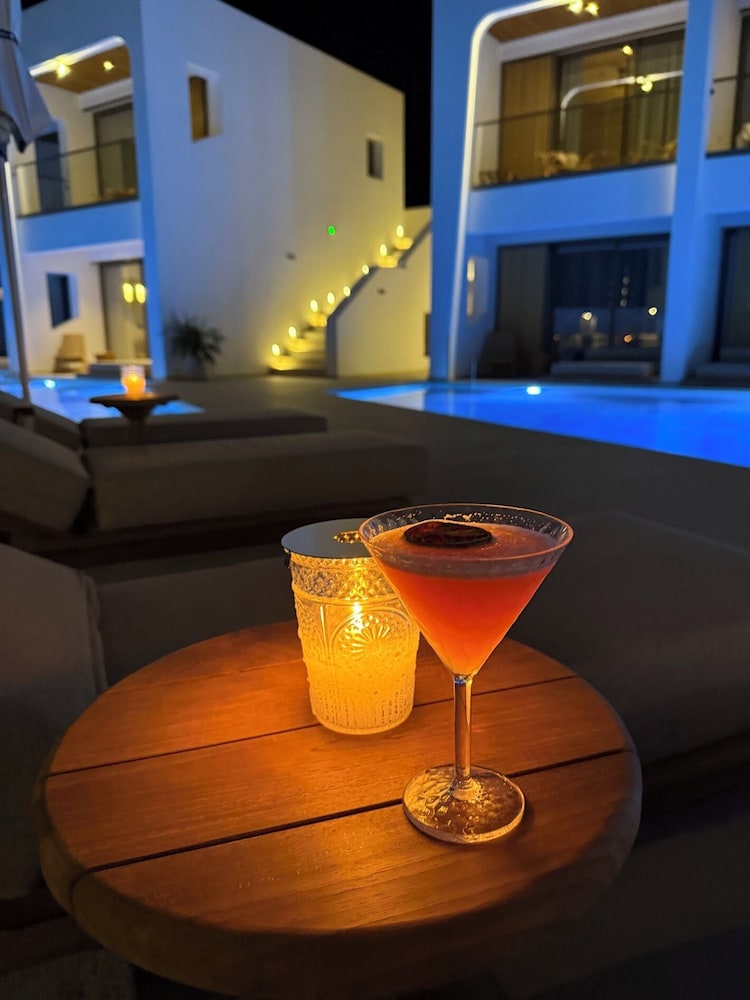 Nuca Mykonos