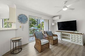 Cosy Central Burleigh Getaway
