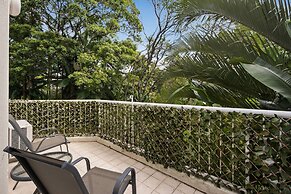 Cosy Central Burleigh Getaway