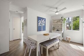 Cosy Central Burleigh Getaway