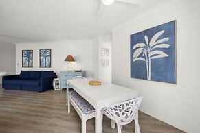 Cosy Central Burleigh Getaway