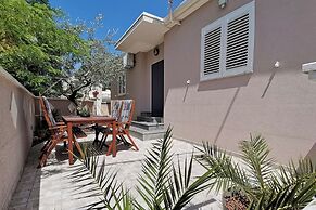 Small Holiday Home Jakara 5