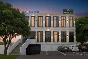 Fabhotel The Oak Tree