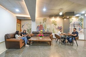 Fabhotel Luxe 8 Stayz