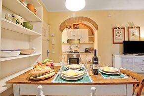 Francigena Pergola Apartment Shared Pool