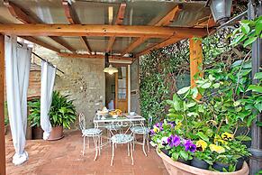 Francigena Pergola Apartment Shared Pool