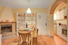 Francigena Pergola Apartment Shared Pool