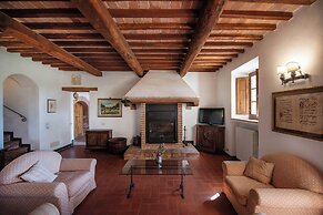 Green Hill Apt In Tuscan Countryside
